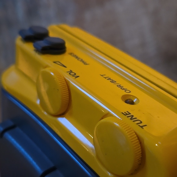 SONY Walkman AM/FM Radio Casette Player & headphones Vintage Working EUC - Picture 7 of 10